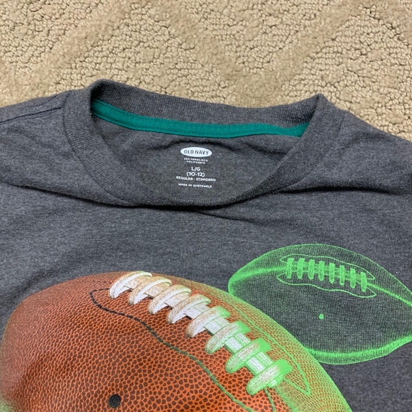 4/$20 Old Navy Graphic Boys Longsleeve - Picture 3 of 4